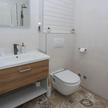 Queen Of Peace Apartment