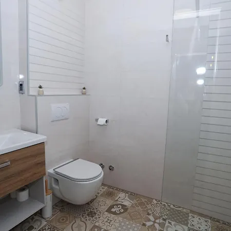 Queen Of Peace Apartment Split