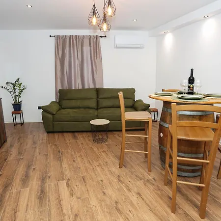Queen Of Peace Apartment